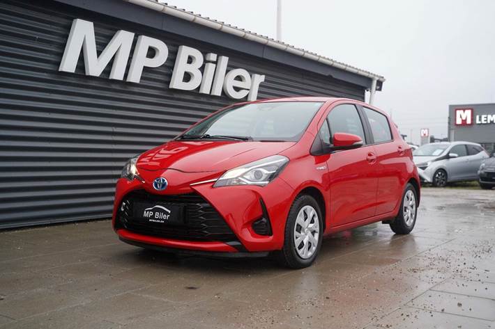 Rød Toyota Yaris fra 2020 set udefra