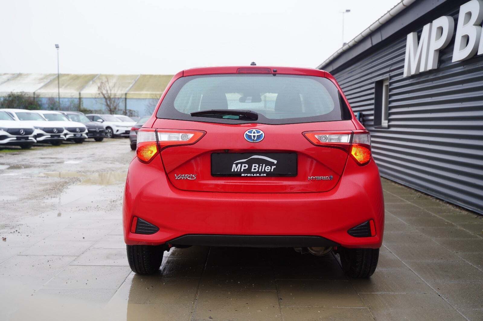 Rød Toyota Yaris fra 2020