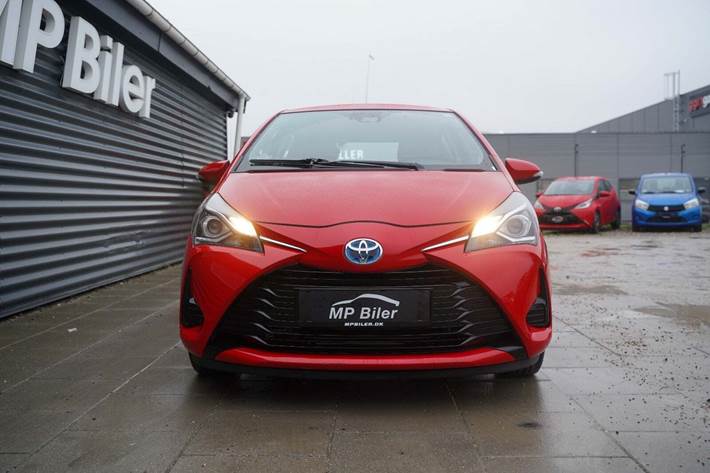 Rød Toyota Yaris fra 2020