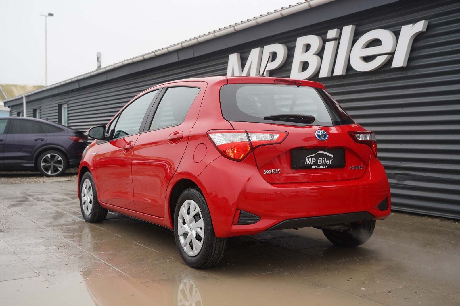 Rød Toyota Yaris fra 2020