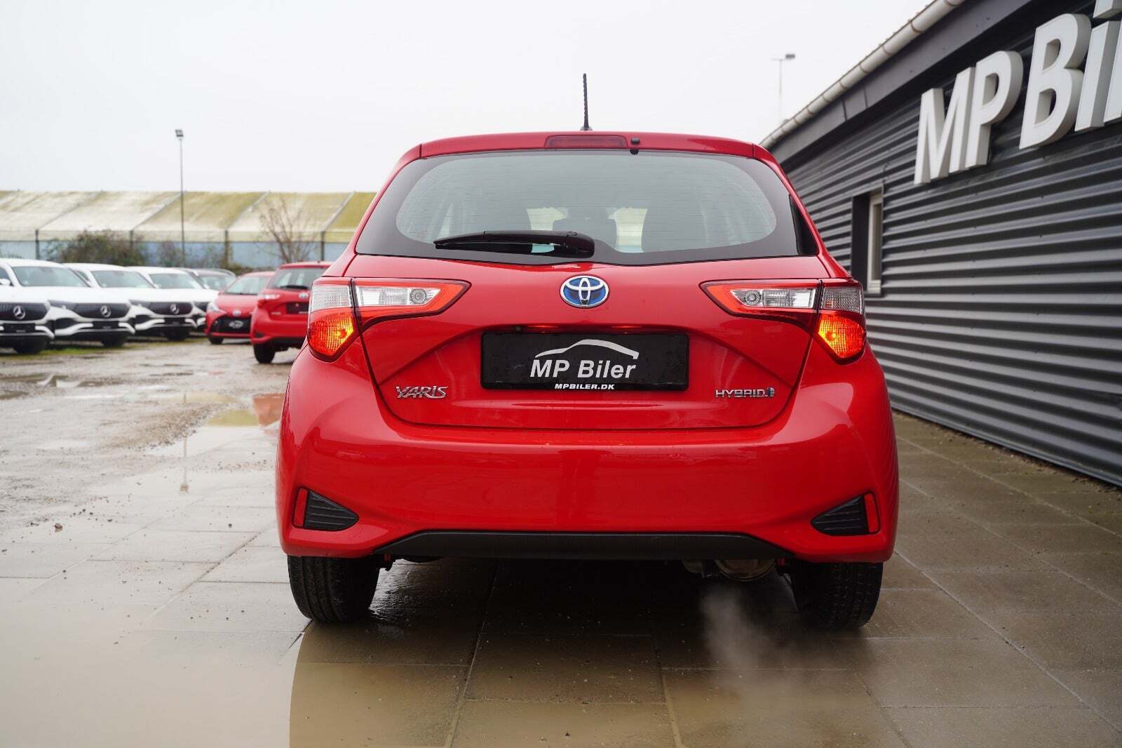 Rød Toyota Yaris fra 2020