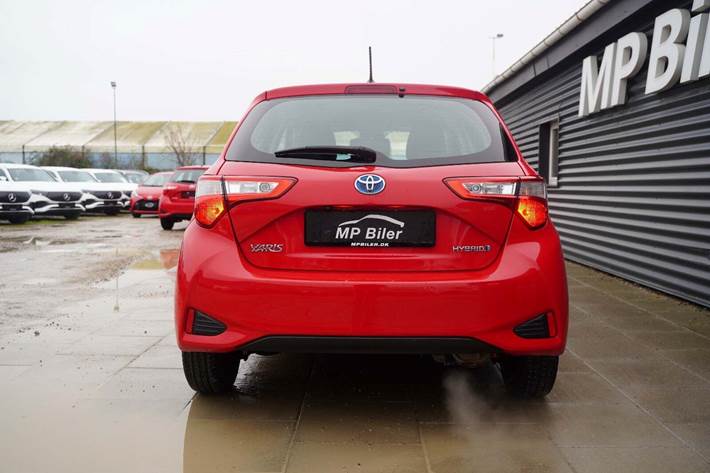 Rød Toyota Yaris fra 2020