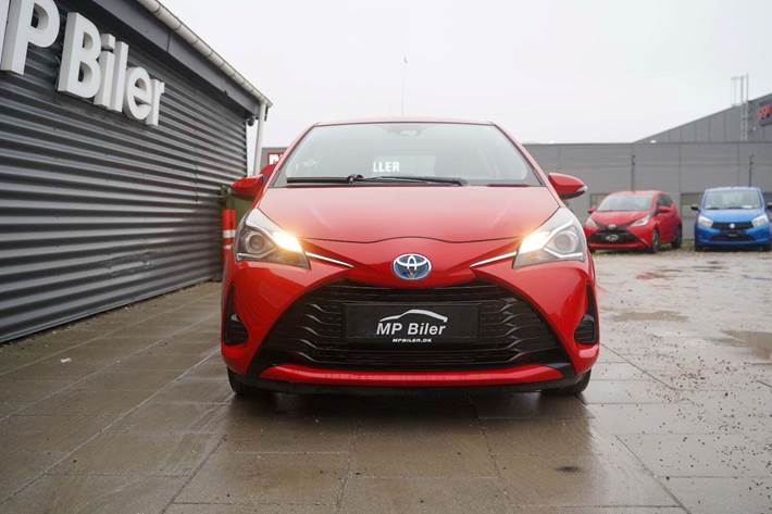 Rød Toyota Yaris fra 2020