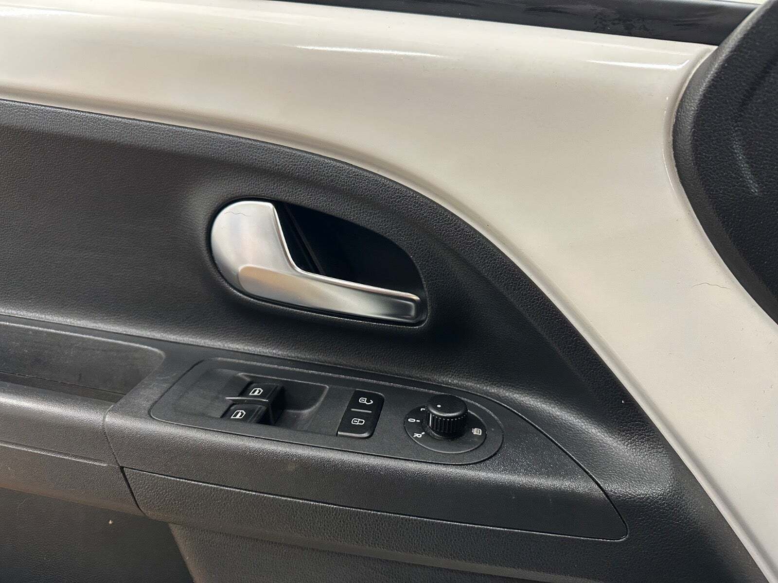 Hvid VW UP! fra 2018