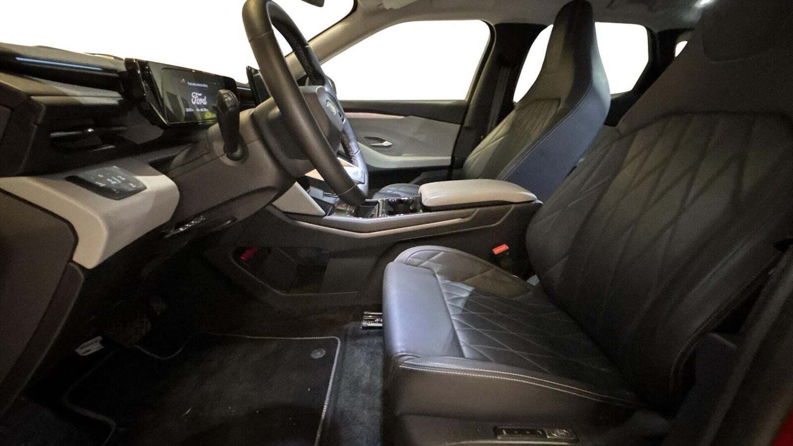 Ford Explorer 82 Premium Extended Range