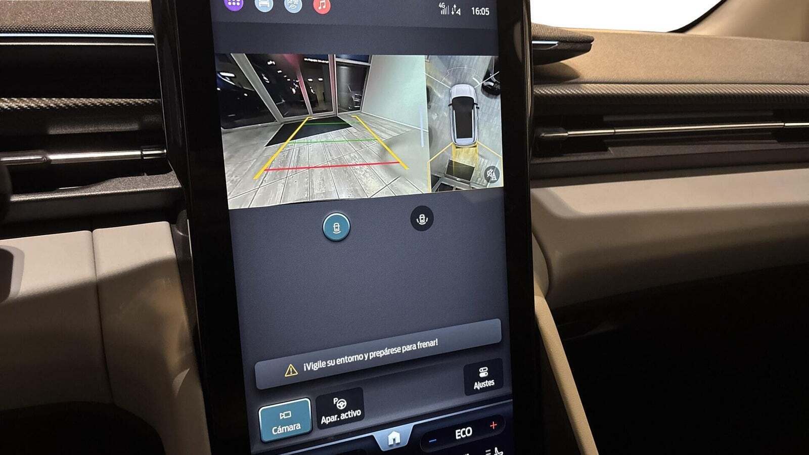 Rød Ford Explorer fra 2025