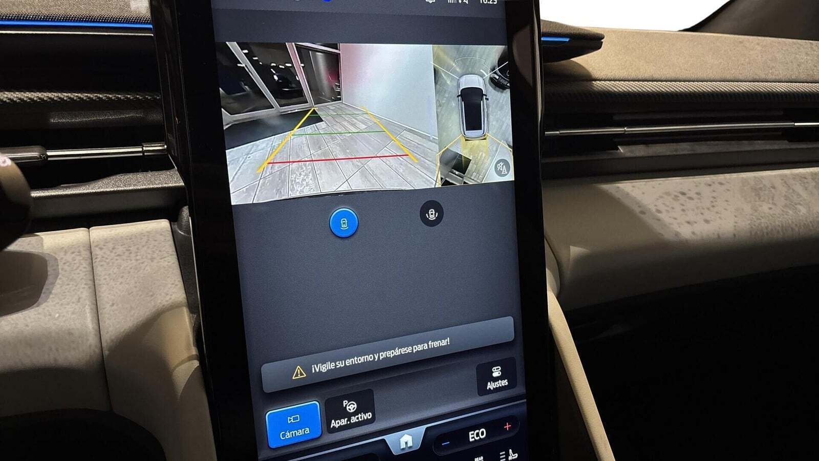 Blå Ford Explorer fra 2025