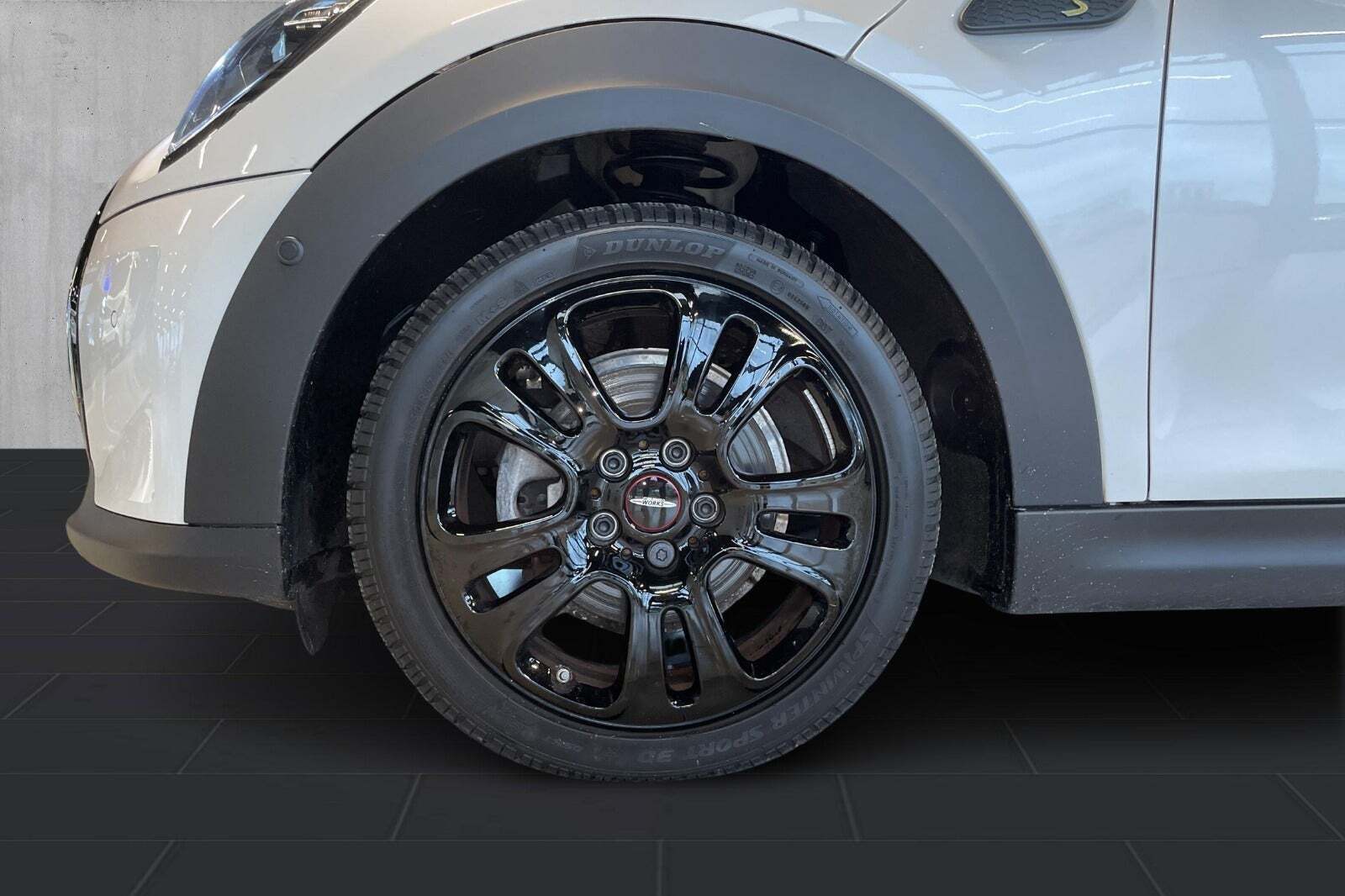 Hvid Mini Cooper SE fra 2023