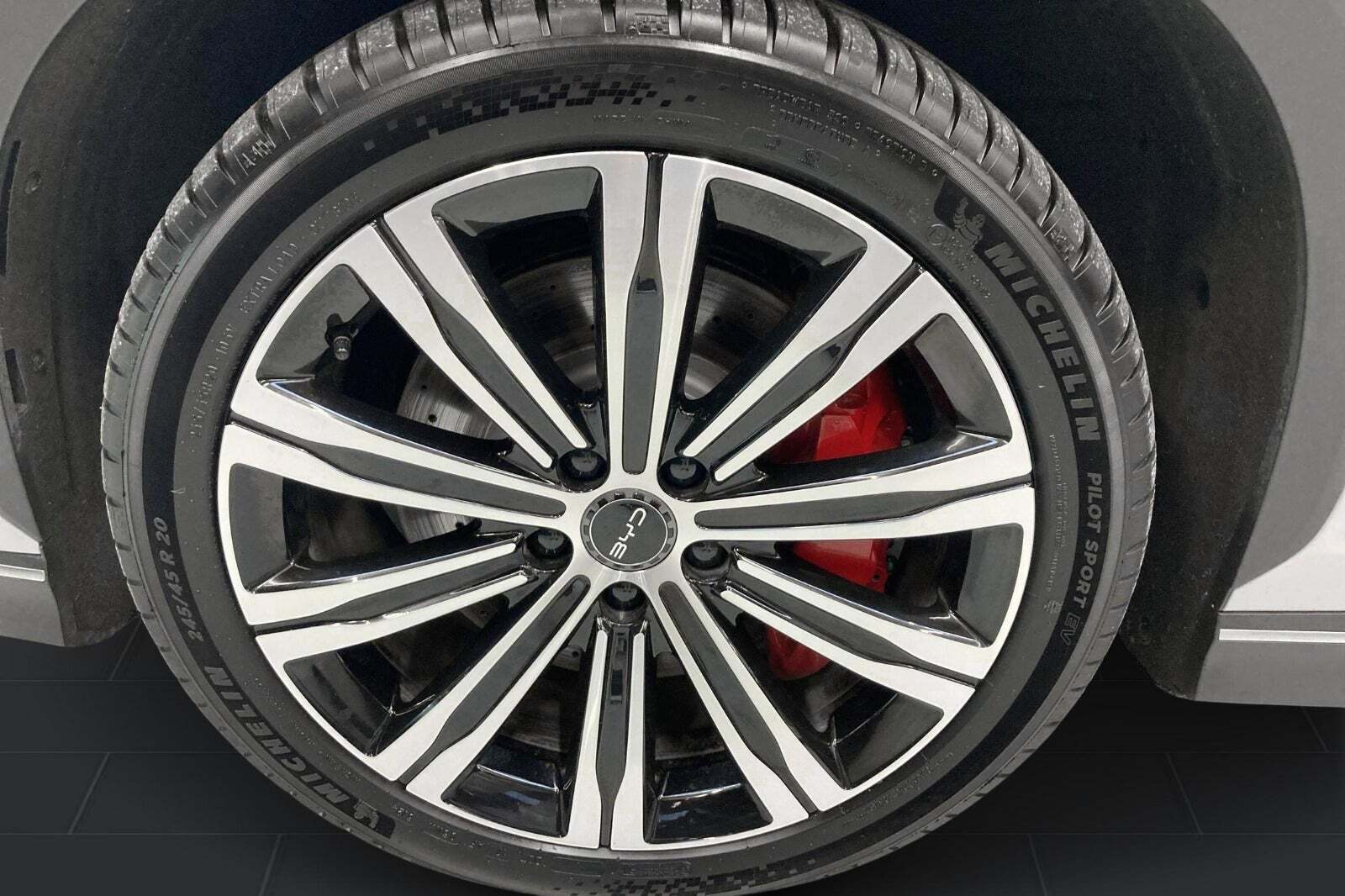 Grå BYD Sealion 7 fra 2024