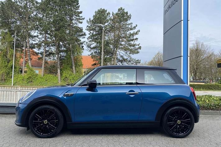 Blå Mini Cooper SE fra 2022