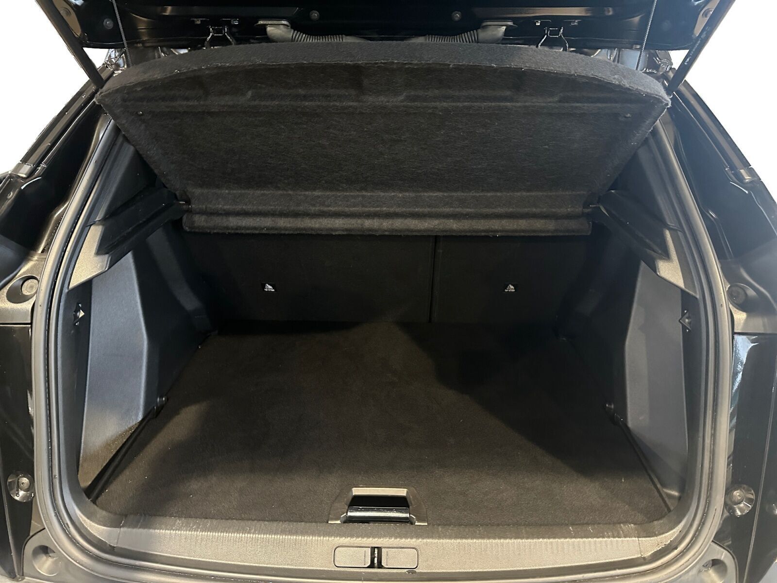 Sort Peugeot e-2008 fra 2021