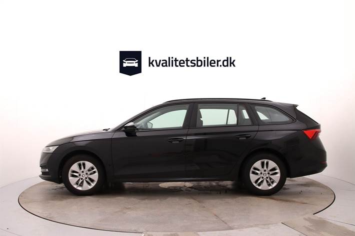 Sort Skoda Octavia fra 2020
