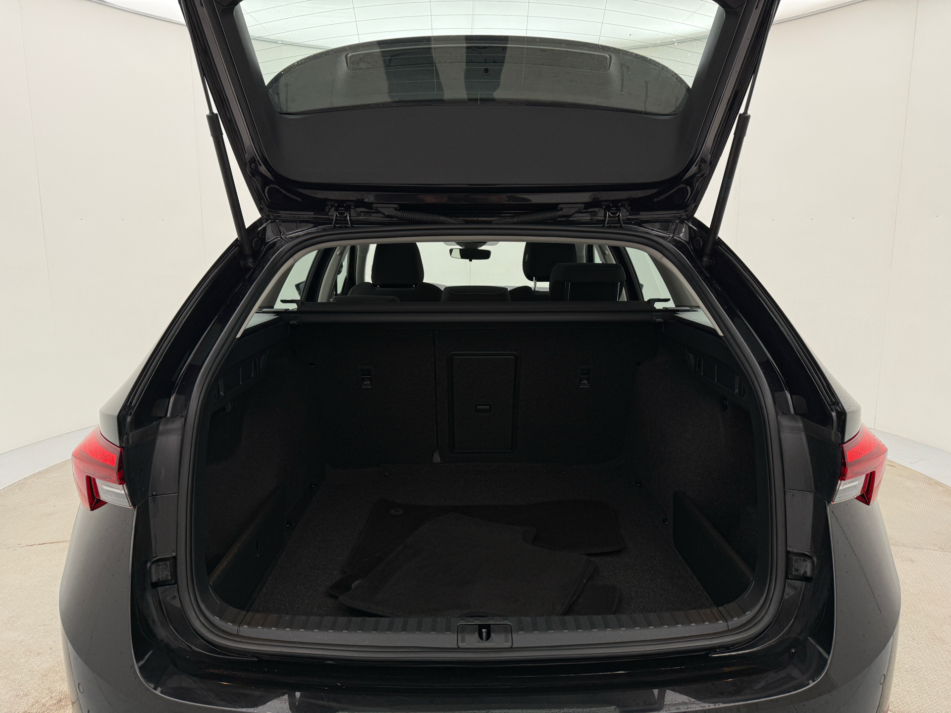 Sort Skoda Octavia fra 2020