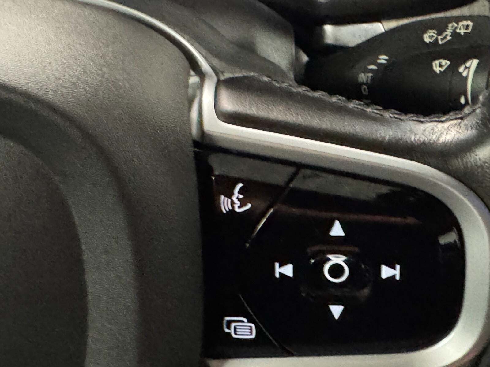 Grå Volvo V60 fra 2021