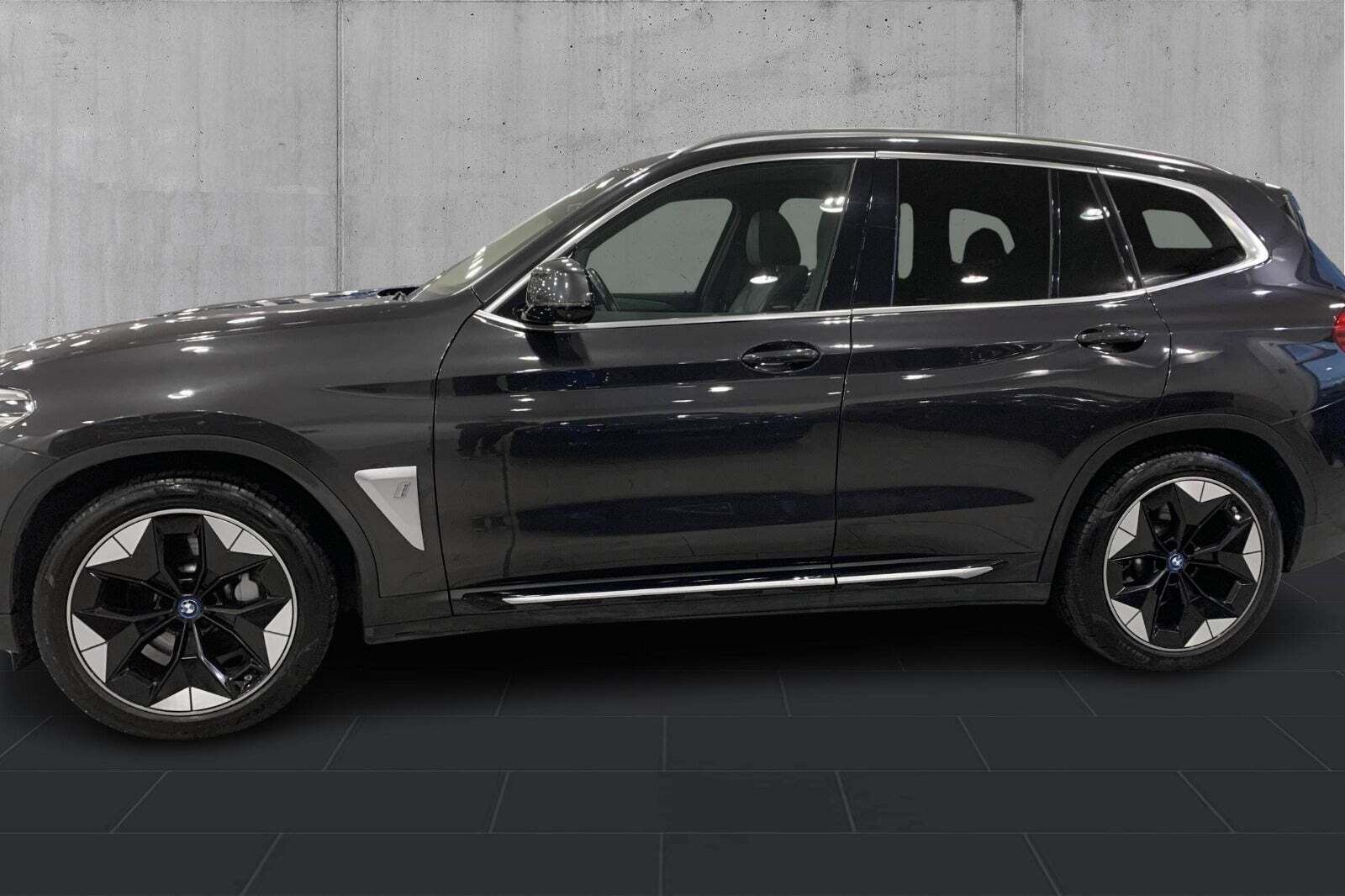 BMW iX3 Charged Plus