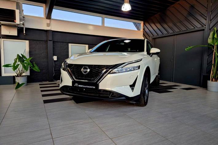 Hvid Nissan Qashqai fra 2021 set udefra