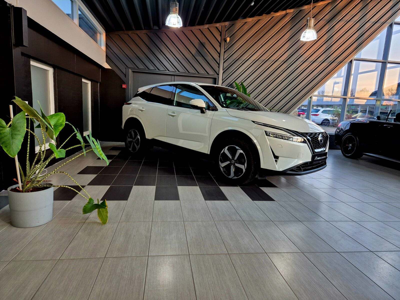 Hvid Nissan Qashqai fra 2021