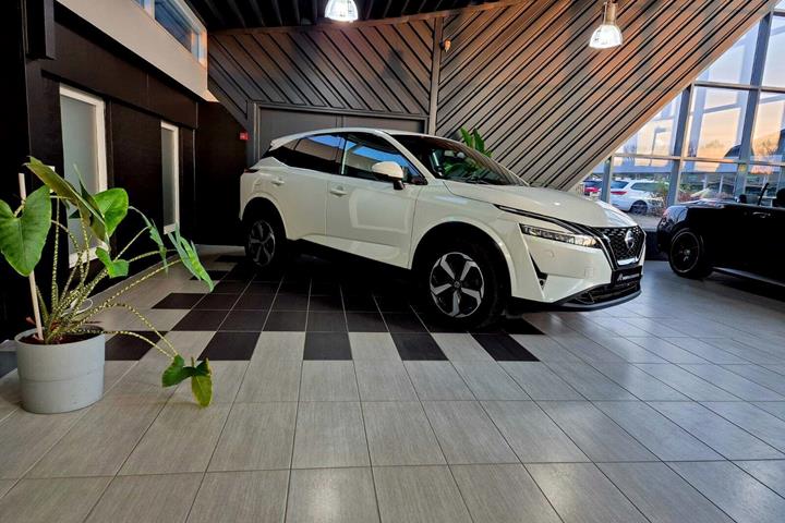 Hvid Nissan Qashqai fra 2021