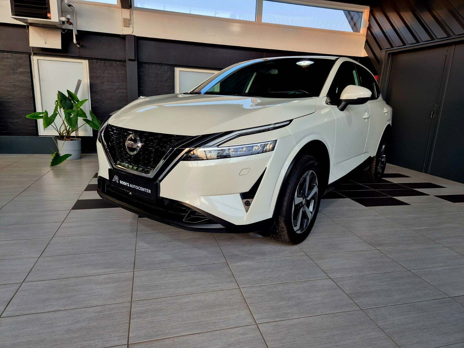 Hvid Nissan Qashqai fra 2021