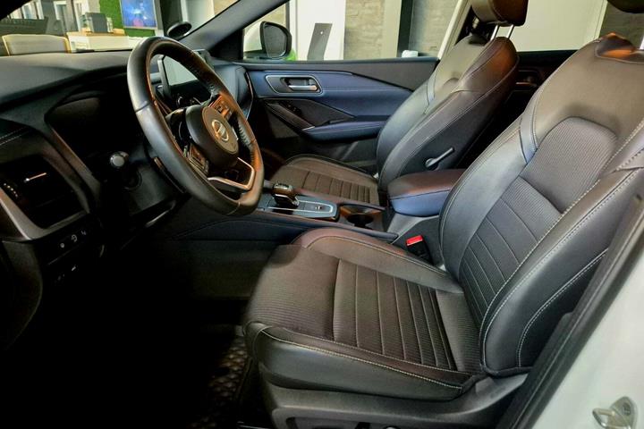 Hvid Nissan Qashqai fra 2021