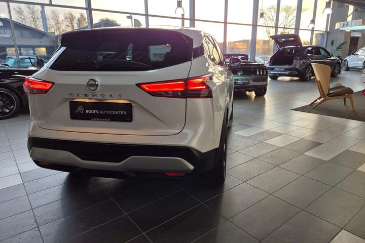 Hvid Nissan Qashqai fra 2021