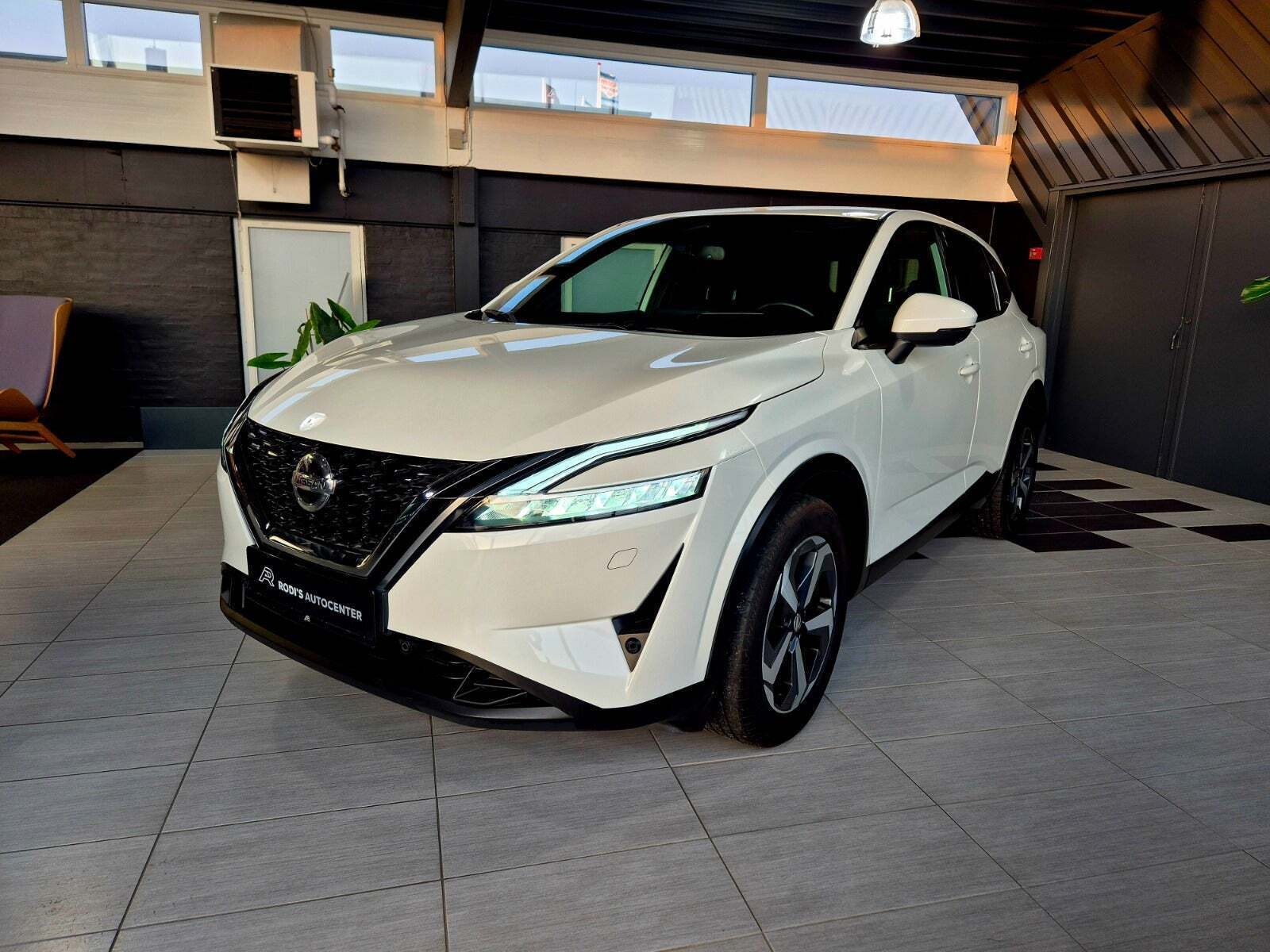 Hvid Nissan Qashqai fra 2021