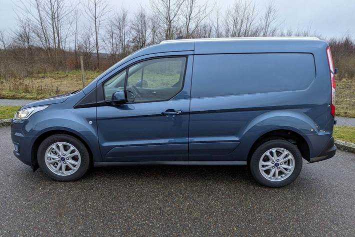 Blå Ford Transit Connect fra 2023