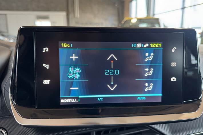 Hvid Peugeot e-208 fra 2021