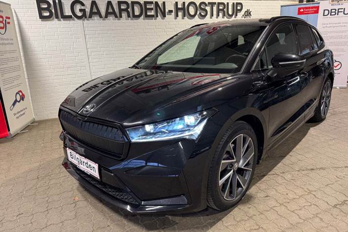 Sort Skoda Enyaq fra 2023 set udefra