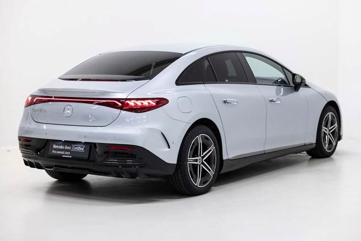 Sølv Mercedes EQE350 fra 2024