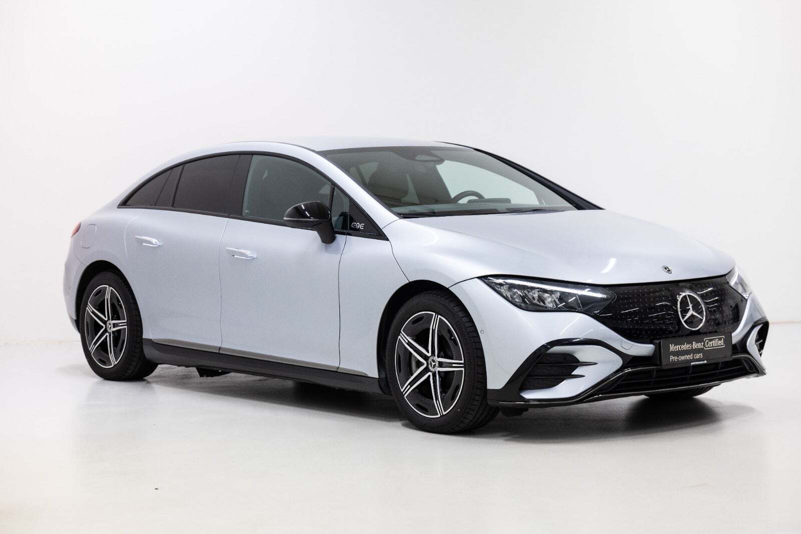 Sølv Mercedes EQE350 fra 2024