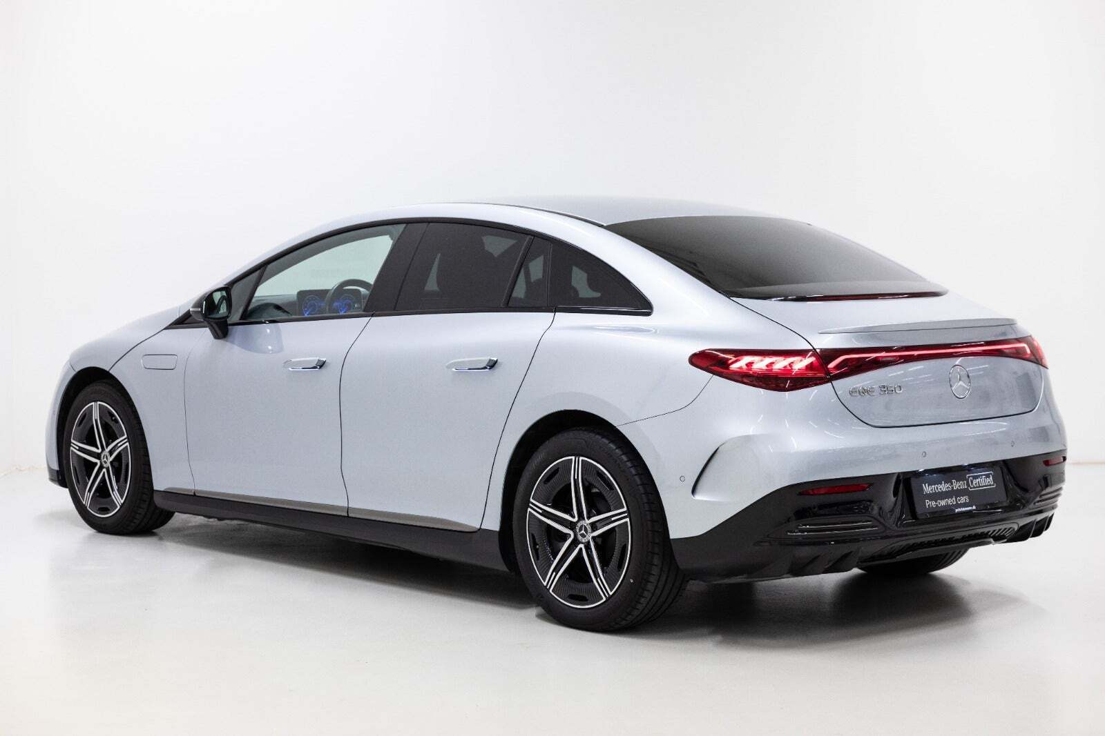 Sølv Mercedes EQE350 fra 2024