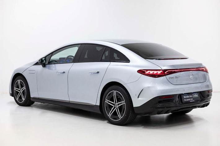 Sølv Mercedes EQE350 fra 2024