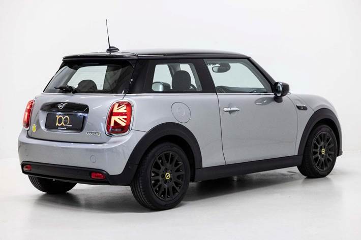 Sølv Mini Cooper SE fra 2023