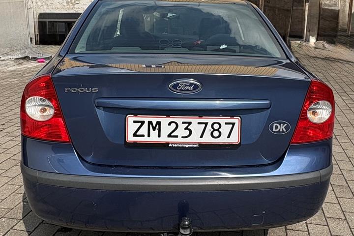 Blå Ford Focus fra 2005
