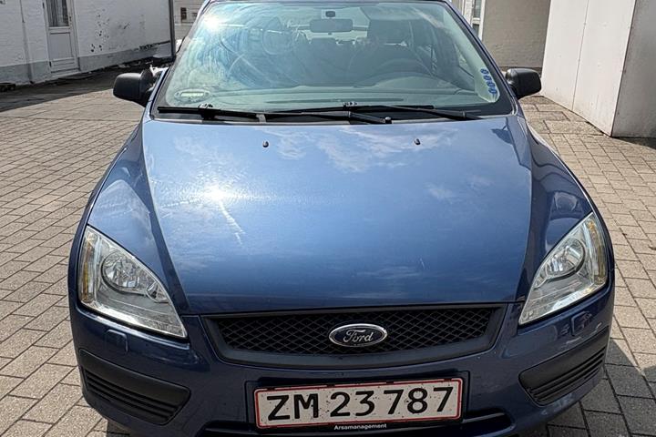 Blå Ford Focus fra 2005