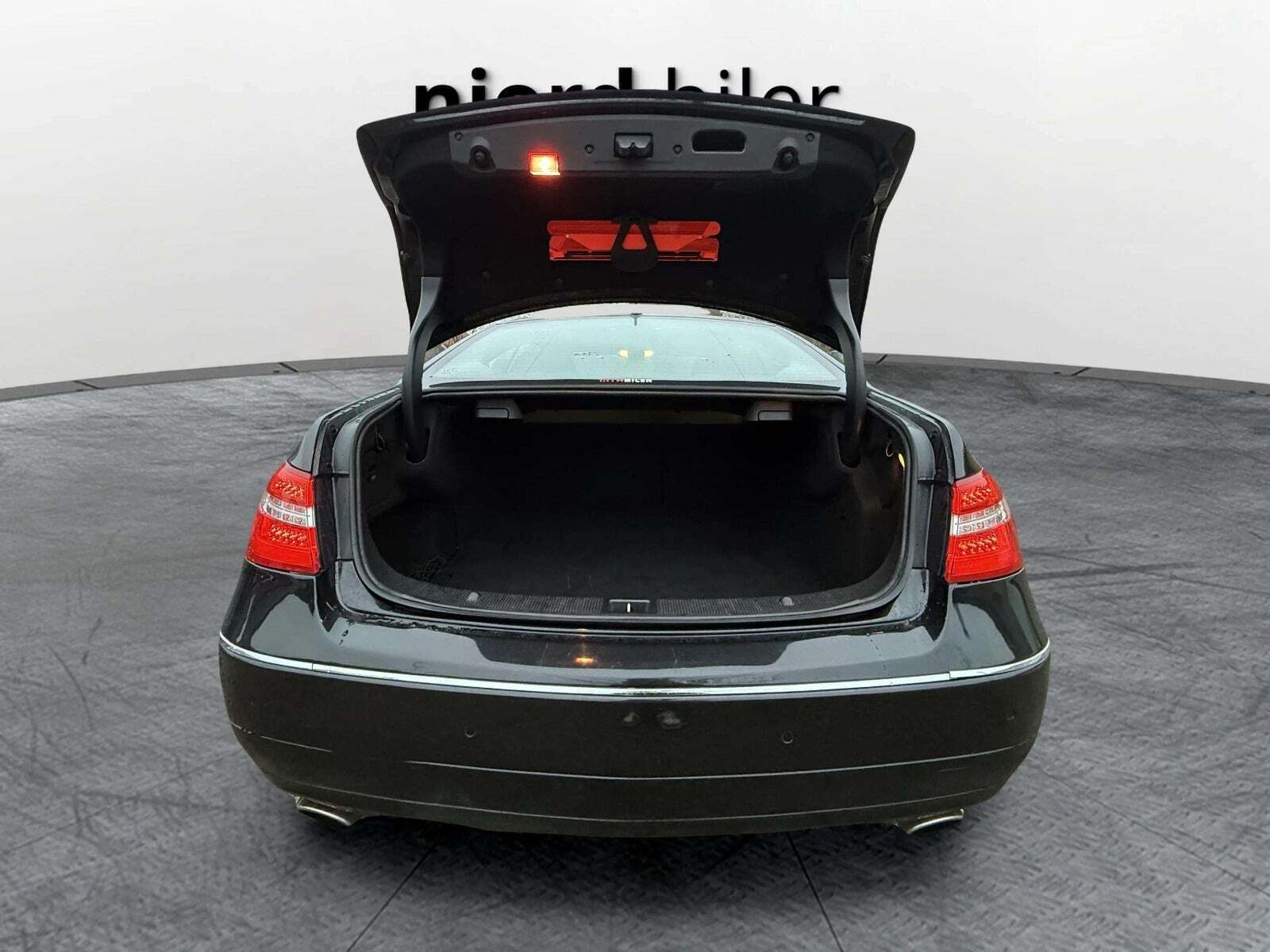 Sort Mercedes E350 fra 2009