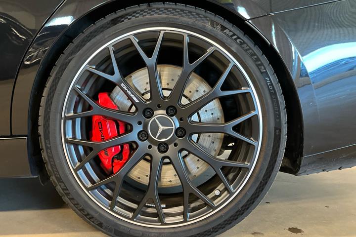 undefined Mercedes C63 fra 2023