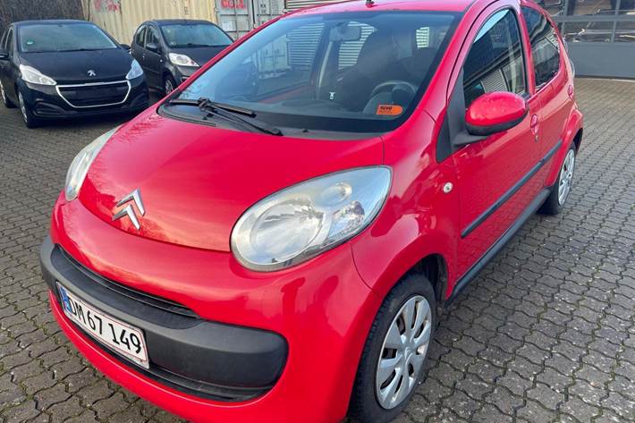 Rød Citroën C1 fra 2008 set udefra