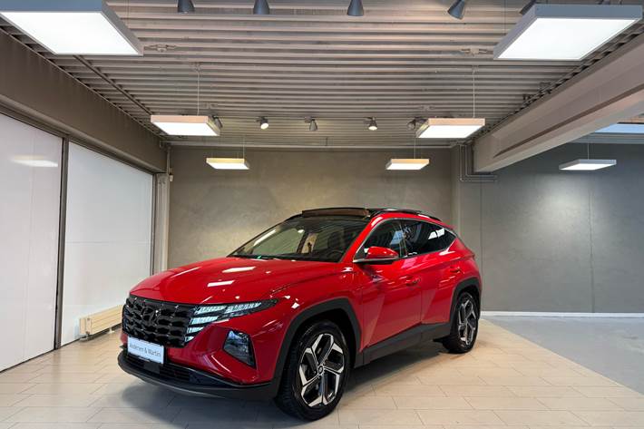 Rød Hyundai Tucson fra 2022 set udefra