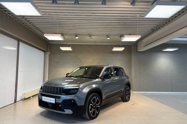 Grå Jeep Avenger fra 2024