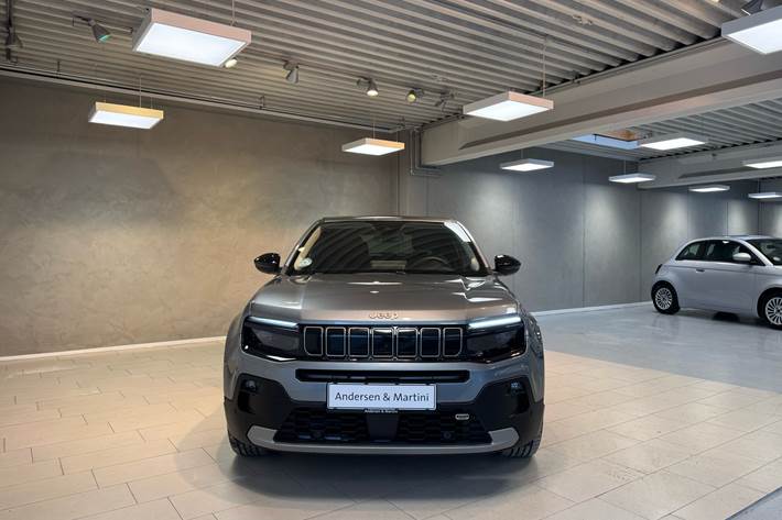 Grå Jeep Avenger fra 2024