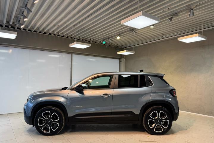 Grå Jeep Avenger fra 2024