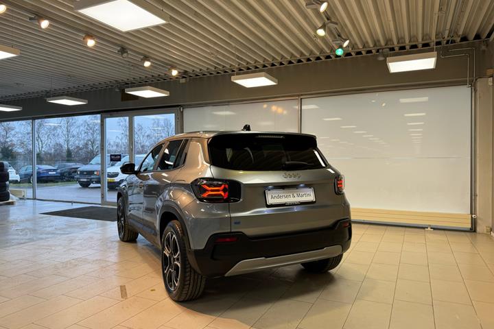 Grå Jeep Avenger fra 2024