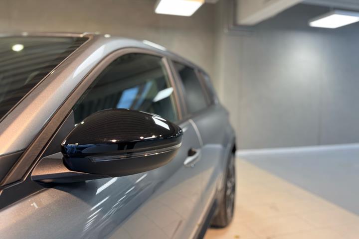 Grå Jeep Avenger fra 2024