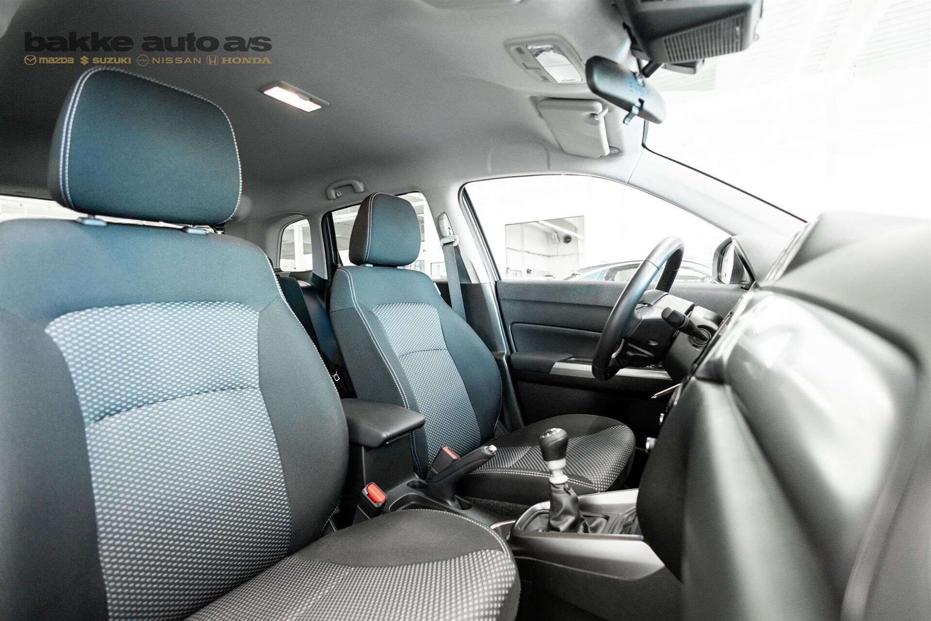 Grå Suzuki Vitara fra 2023