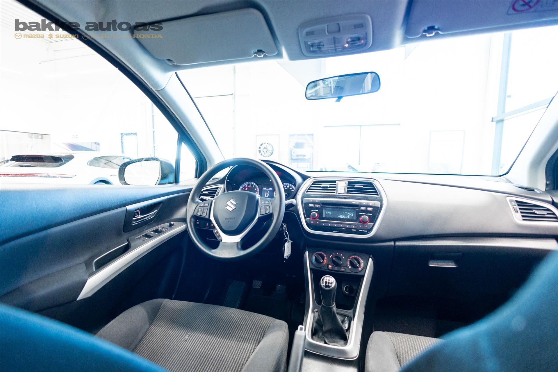 Grå Suzuki S-Cross fra 2017