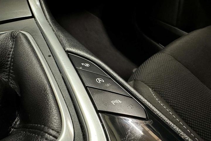 Sort Ford S-MAX fra 2020 set indefra