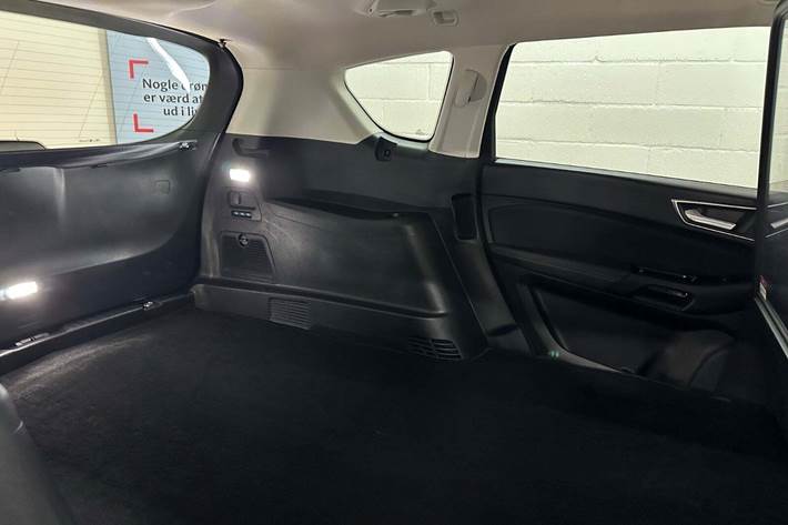 Sort Ford S-MAX fra 2020