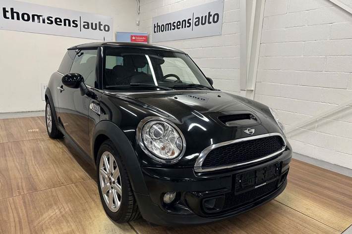 Sort Mini Cooper S fra 2013 set udefra